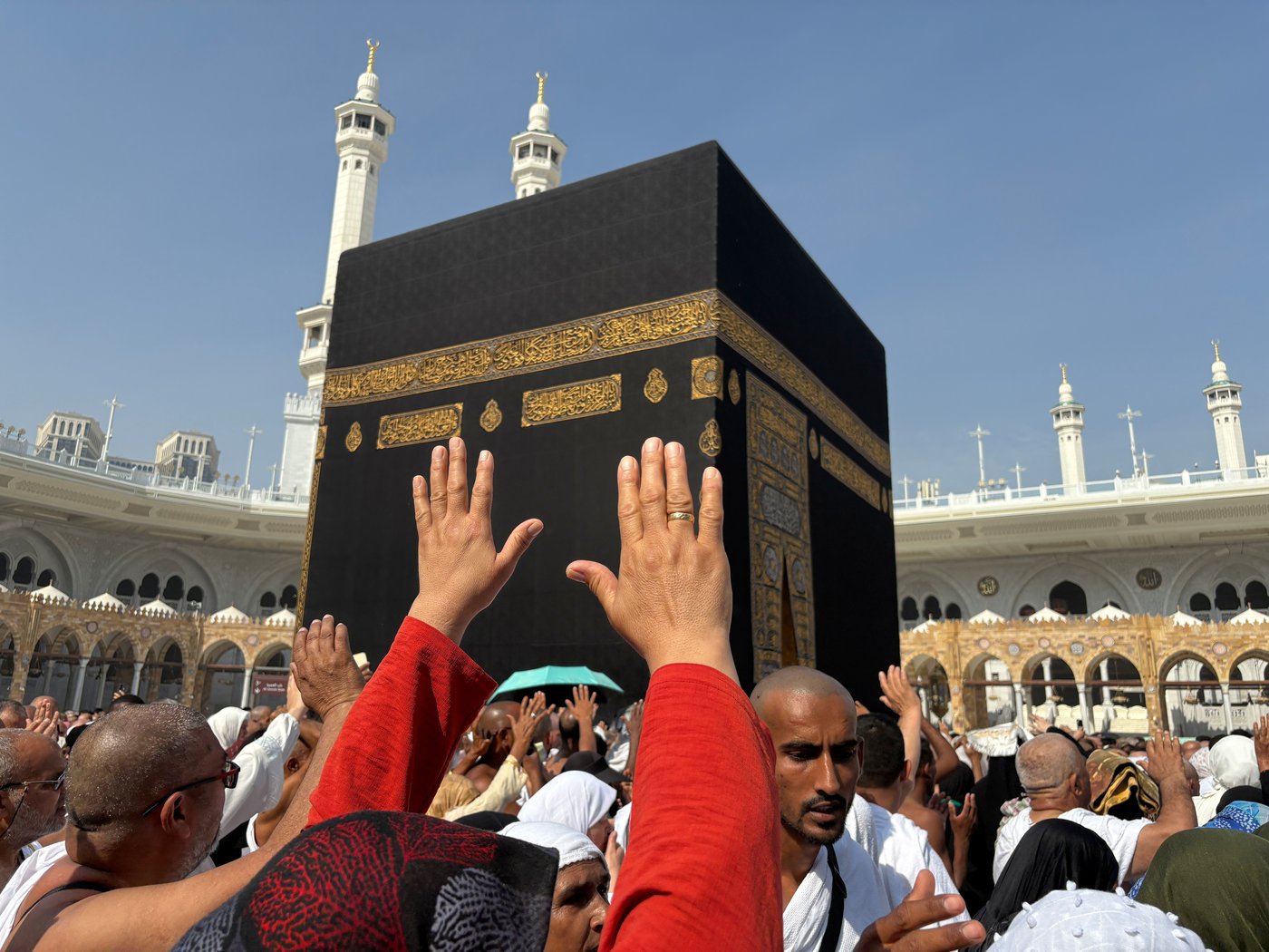 War in the Middle East ensnares many Muslim pilgrims in travel chaos | iNFOnews.ca