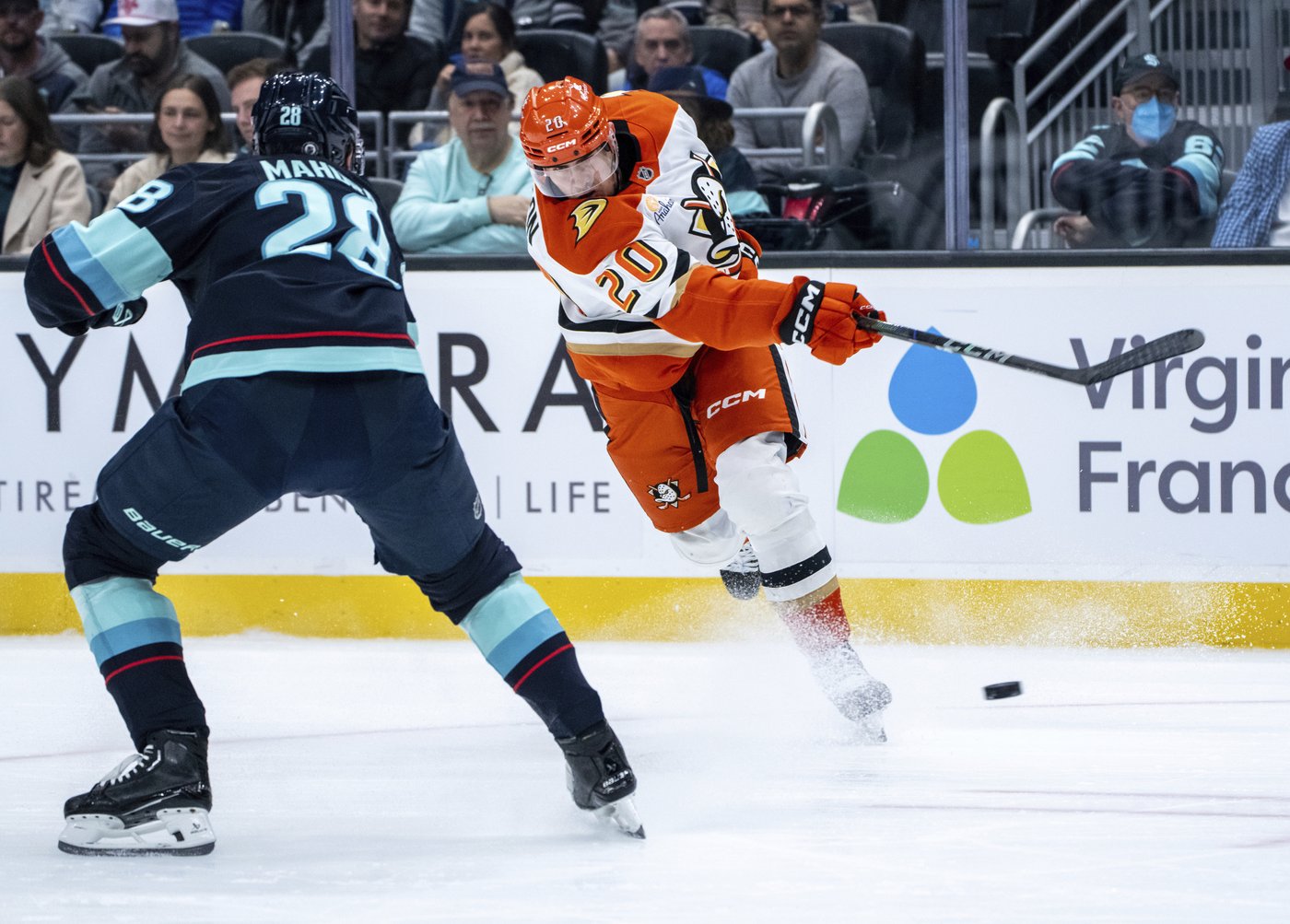 Gibson stops 42 shots as the Ducks beat the Kraken 5-2 | iNFOnews.ca