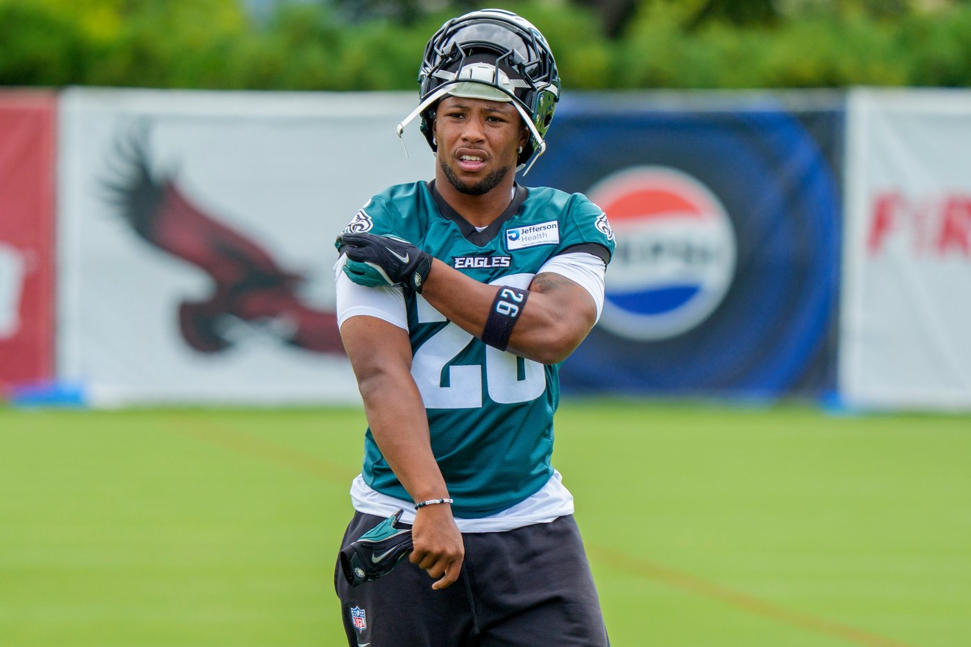 Eagles running back Saquon Barkley was inspired by Barry Sanders serving his teammates | iNFOnews.ca Eagles running back Saquon Barkley was inspired by Barry Sanders serving his teammates | iNFOnews.ca