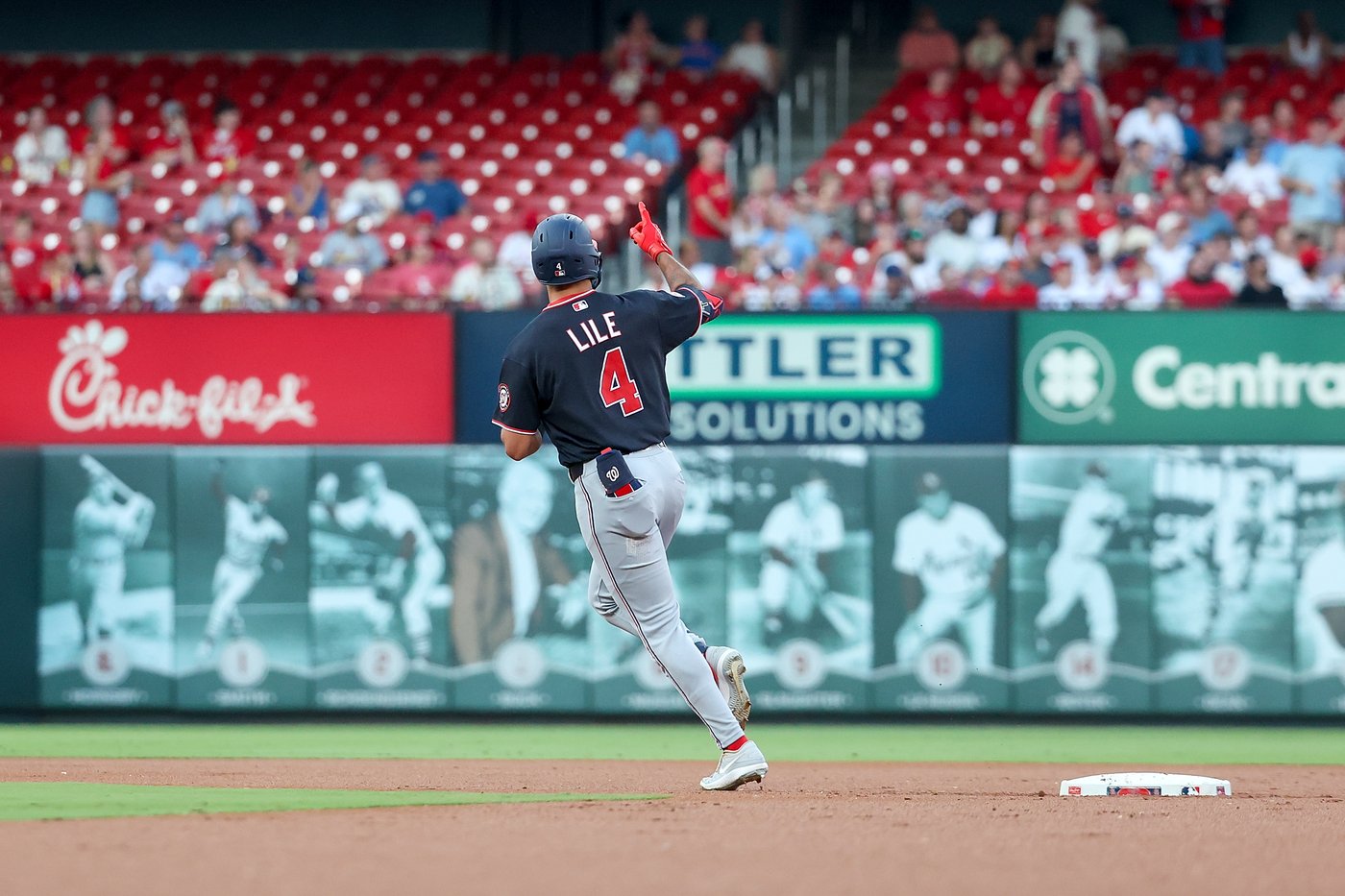 Nationals score 4 runs in 11th in an 8-5 victory over the Cardinals | iNFOnews.ca