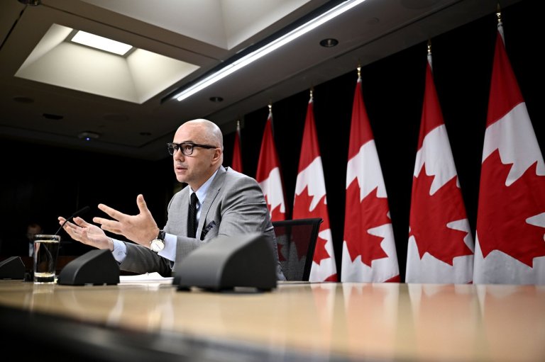 Public servant 'scared' to retire due to problems with Phoenix pay system | iNFOnews.ca