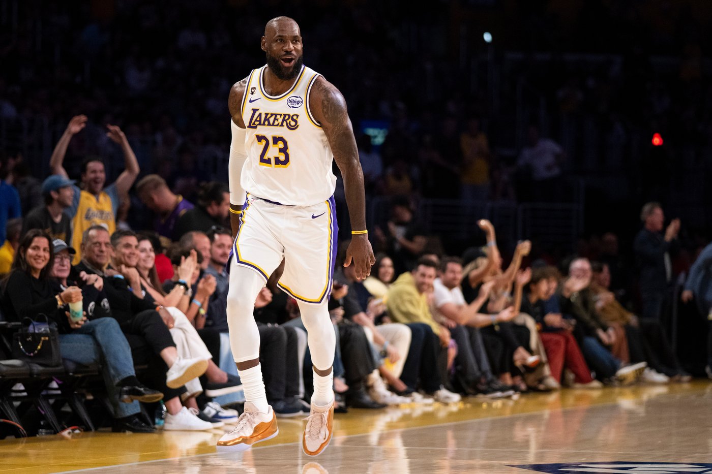 Luka and LeBron lead Lakers past Kings 128-104 to complete back-to-back weekend wins | iNFOnews.ca