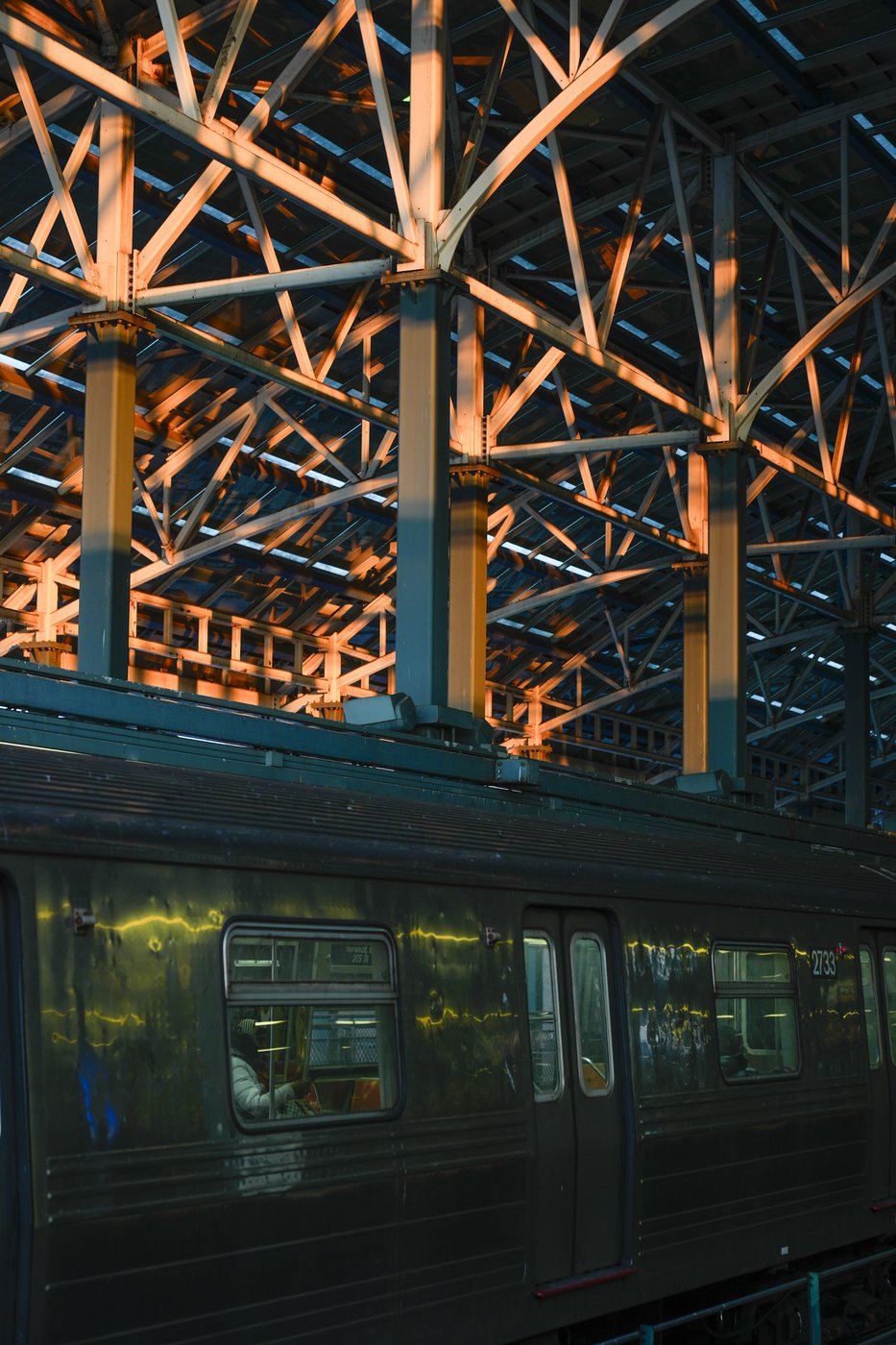 Kids in New York keep dying while 'subway surfing' on top of trains. Can they be stopped? | iNFOnews.ca Kids in New York keep dying while 'subway surfing' on top of trains. Can they be stopped? | iNFOnews.ca