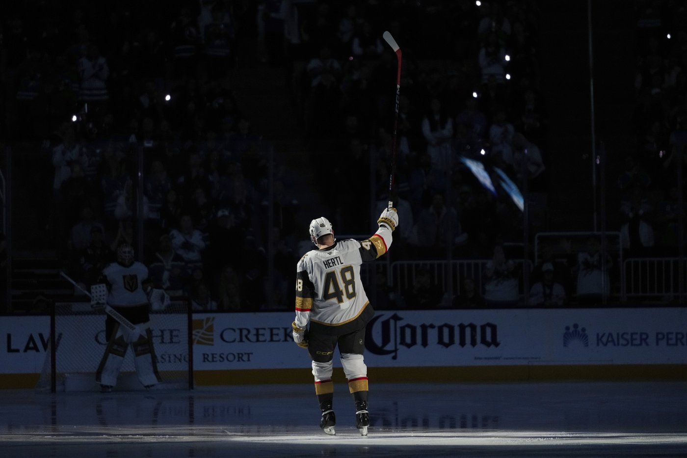 Golden Knights score 2 quick short-handed goals in 6-3 win over Sharks | iNFOnews.ca