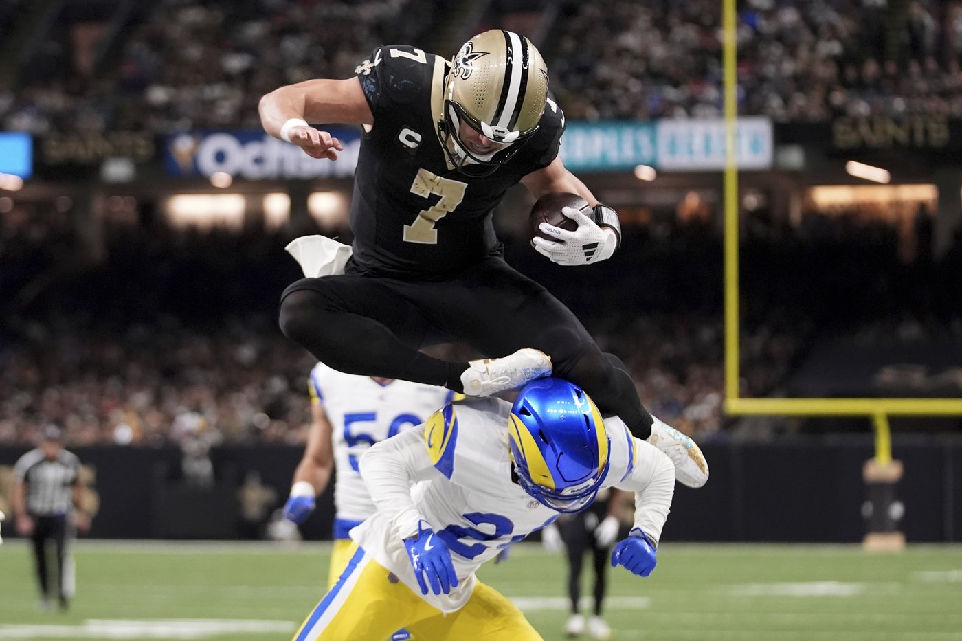 Saints say Taysom Hill 'likely' has a season-ending knee injury | iNFOnews.ca