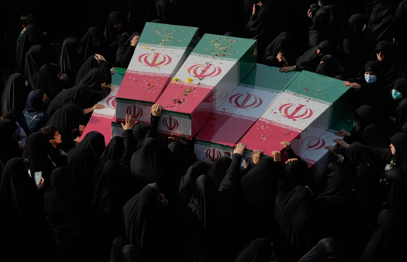 Photos show mourners in Tehran honoring the unknown soldiers killed in the 1980's Iran-Iraq war | iNFOnews.ca