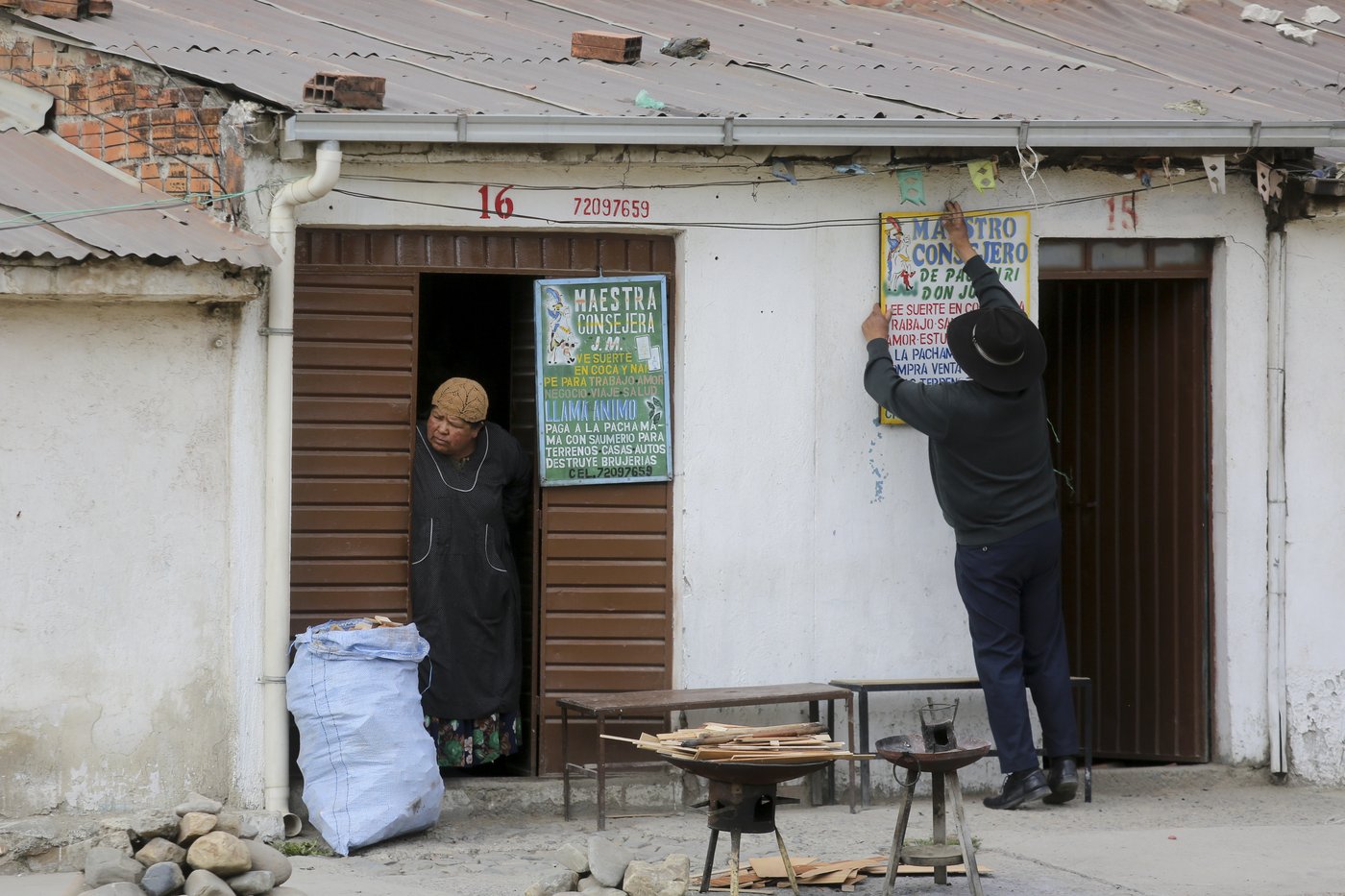 Shamans refuse to evacuate precarious cliff-top shacks in Bolivia despite government order | iNFOnews.ca