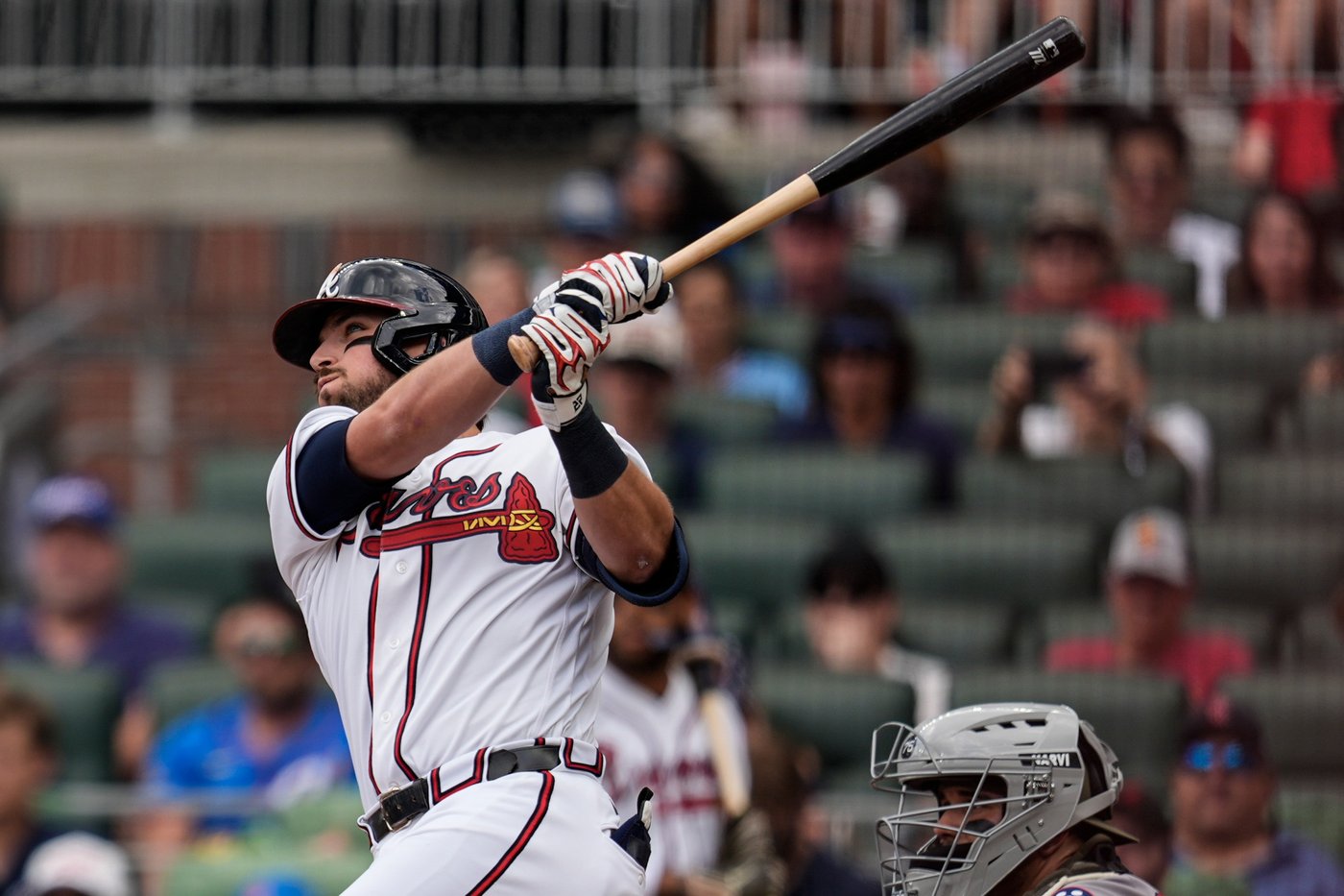 Riley, Holmes lead Braves to another series win with an 8-1 rout of the Red Sox | iNFOnews.ca