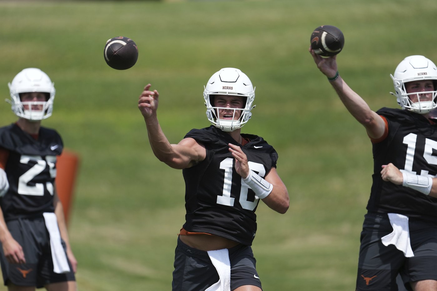 Texas QB Manning says NFL plans not taking shape yet despite grandpa's prediction of 2026 in Austin | iNFOnews.ca