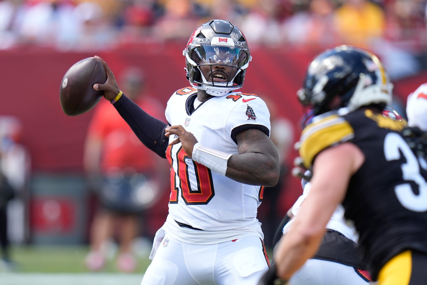 Rodgers throws 2 late TD passes as Steelers storm back to beat Buccaneers 26-19 in OT | iNFOnews.ca Rodgers throws 2 late TD passes as Steelers storm back to beat Buccaneers 26-19 in OT | iNFOnews.ca