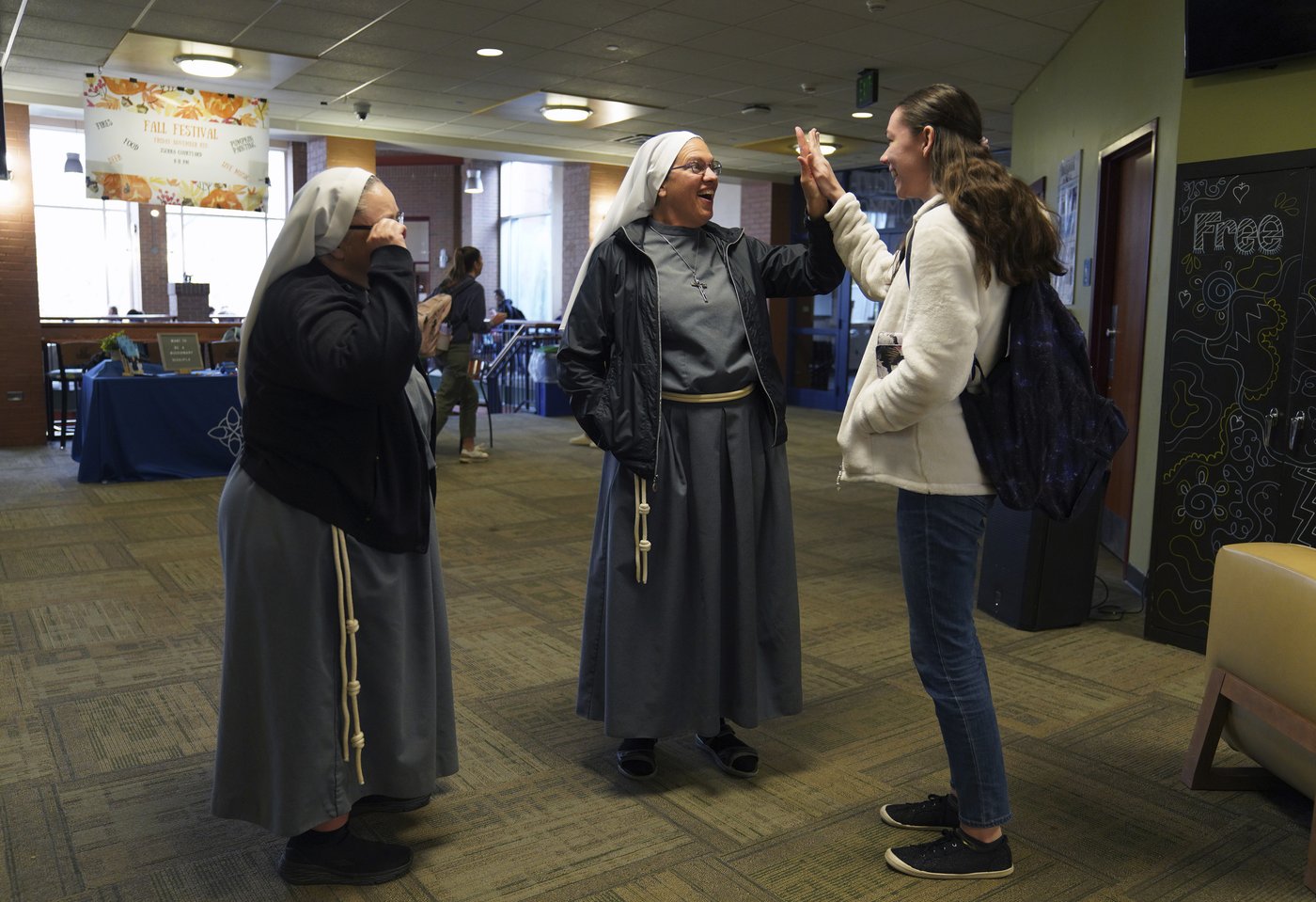 Leap of faith: A few young women in US buck the trends by joining the ranks of Catholic nuns | iNFOnews.ca