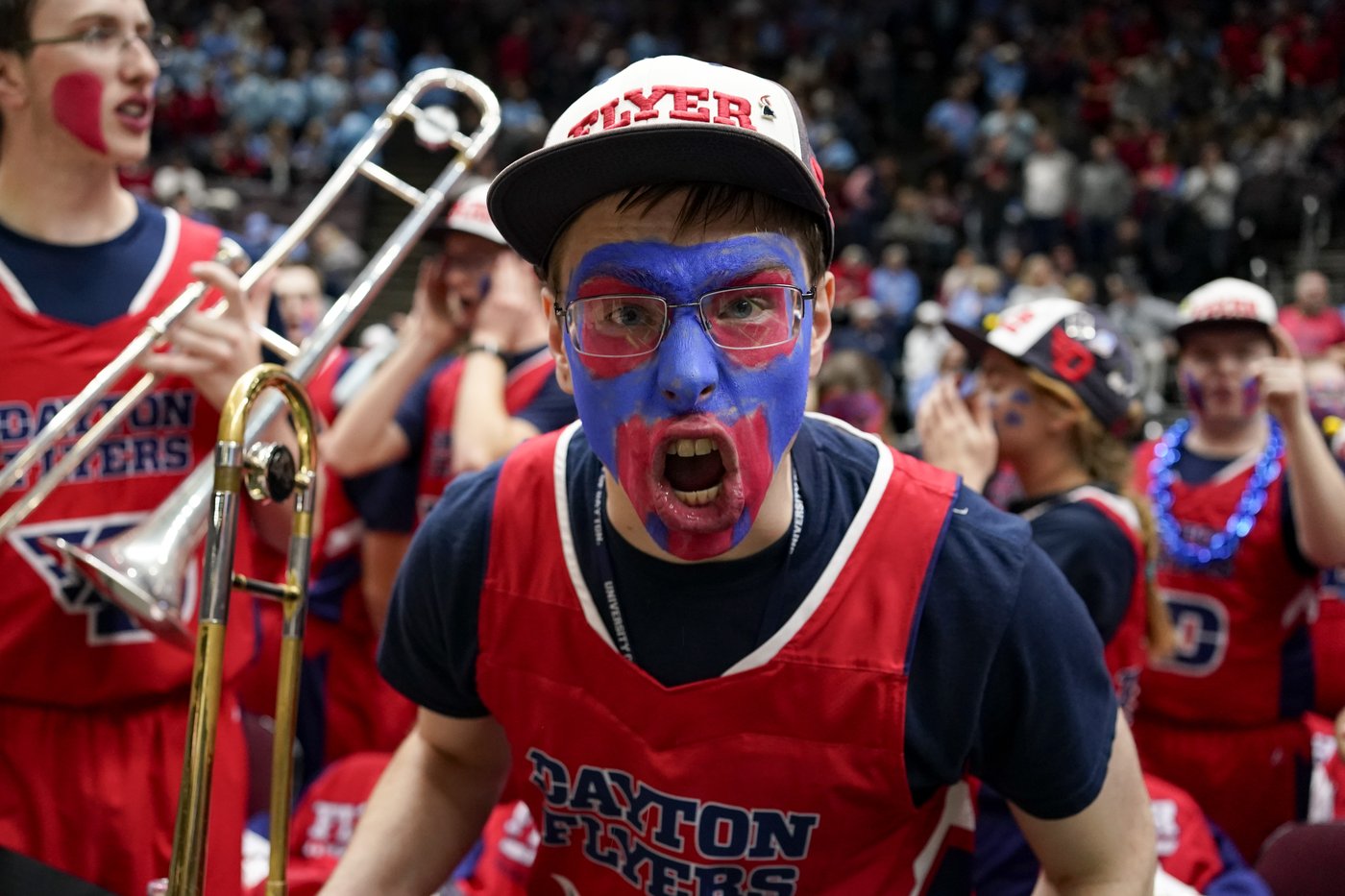 Skillings scores 17 and No. 19 Cincinnati outlasts No. 22 Dayton 66-59 | iNFOnews.ca Skillings scores 17 and No. 19 Cincinnati outlasts No. 22 Dayton 66-59 | iNFOnews.ca