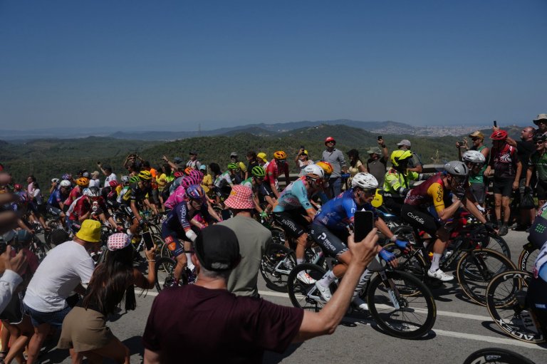 Raging wildfire in southern France forces Tour de France to bar fans from stage 3 finish | iNFOnews.ca