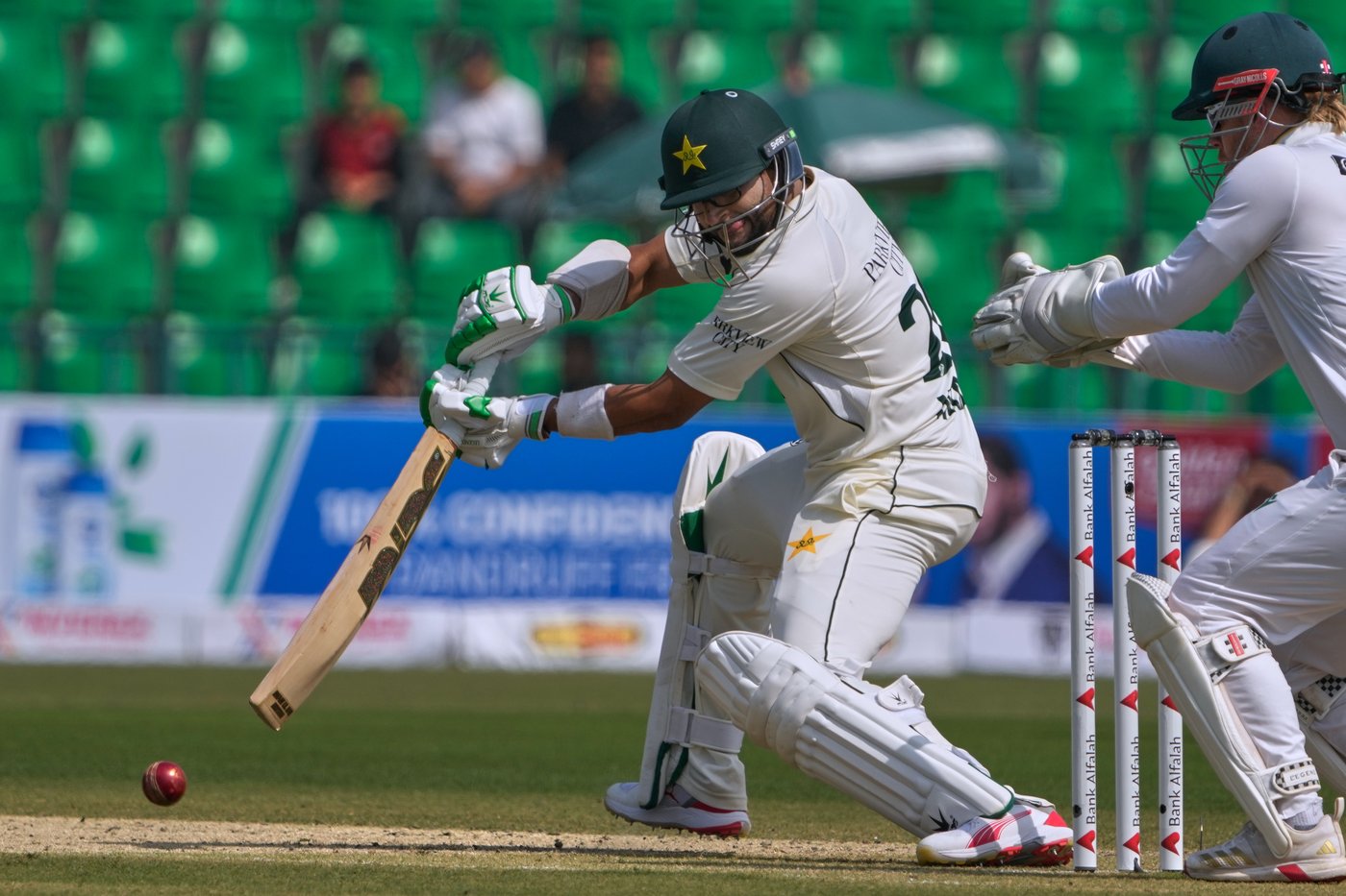 Imam and Masood guide Pakistan to 107-1 at lunch against South Africa in 1st test | iNFOnews.ca