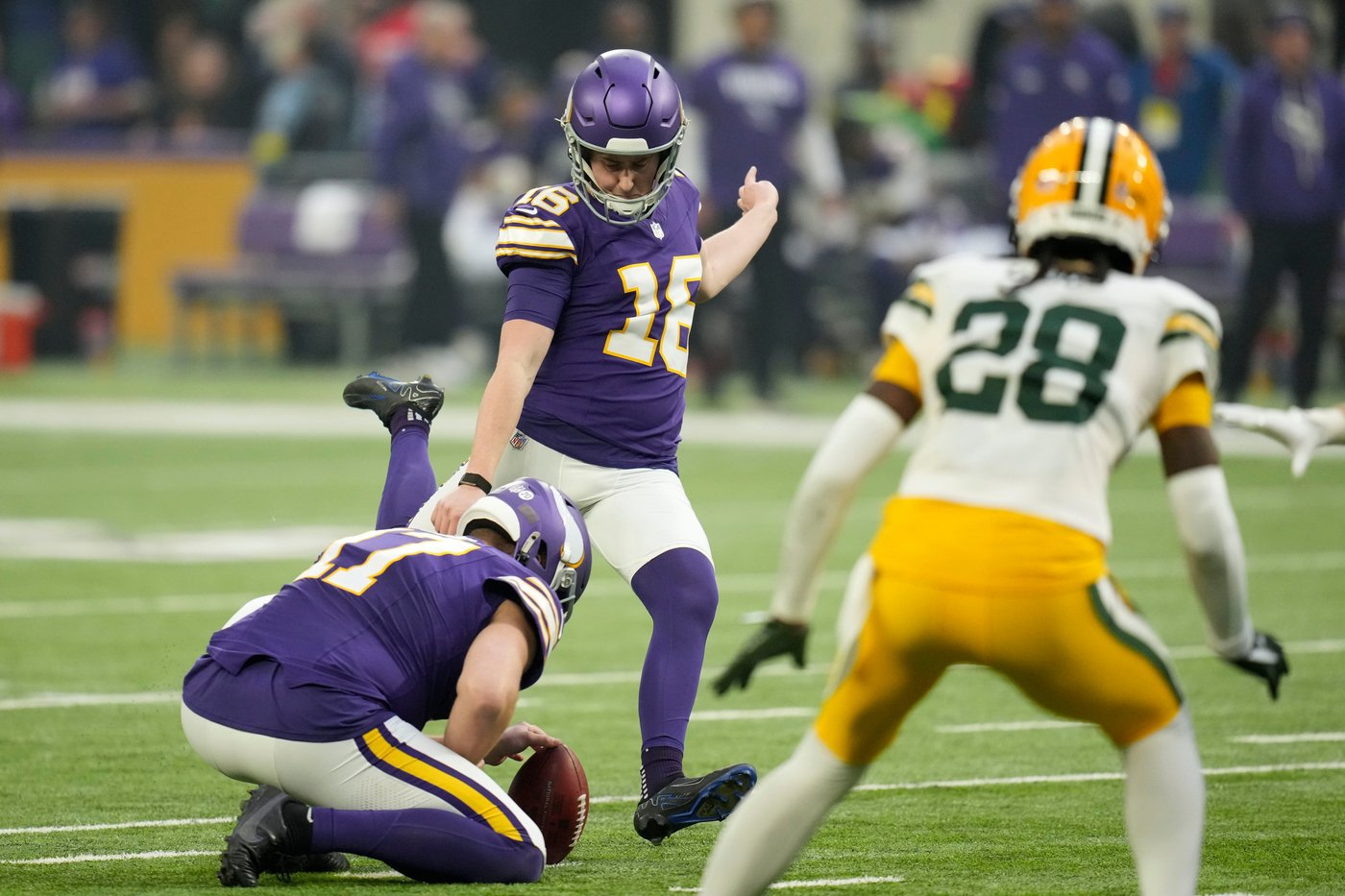 Do the Vikings know if McCarthy is worth committing to? His bruising, unsteady debut left a mystery | iNFOnews.ca Do the Vikings know if McCarthy is worth committing to? His bruising, unsteady debut left a mystery | iNFOnews.ca