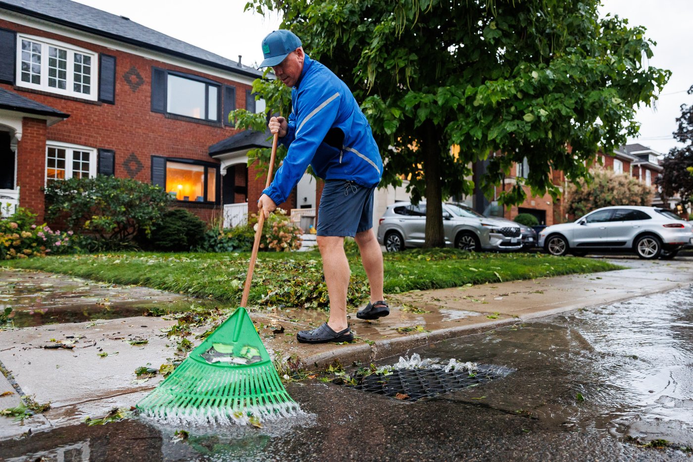 Widespread power outages remain after damaging storms slam southern Ontario | iNFOnews.ca Widespread power outages remain after damaging storms slam southern Ontario | iNFOnews.ca