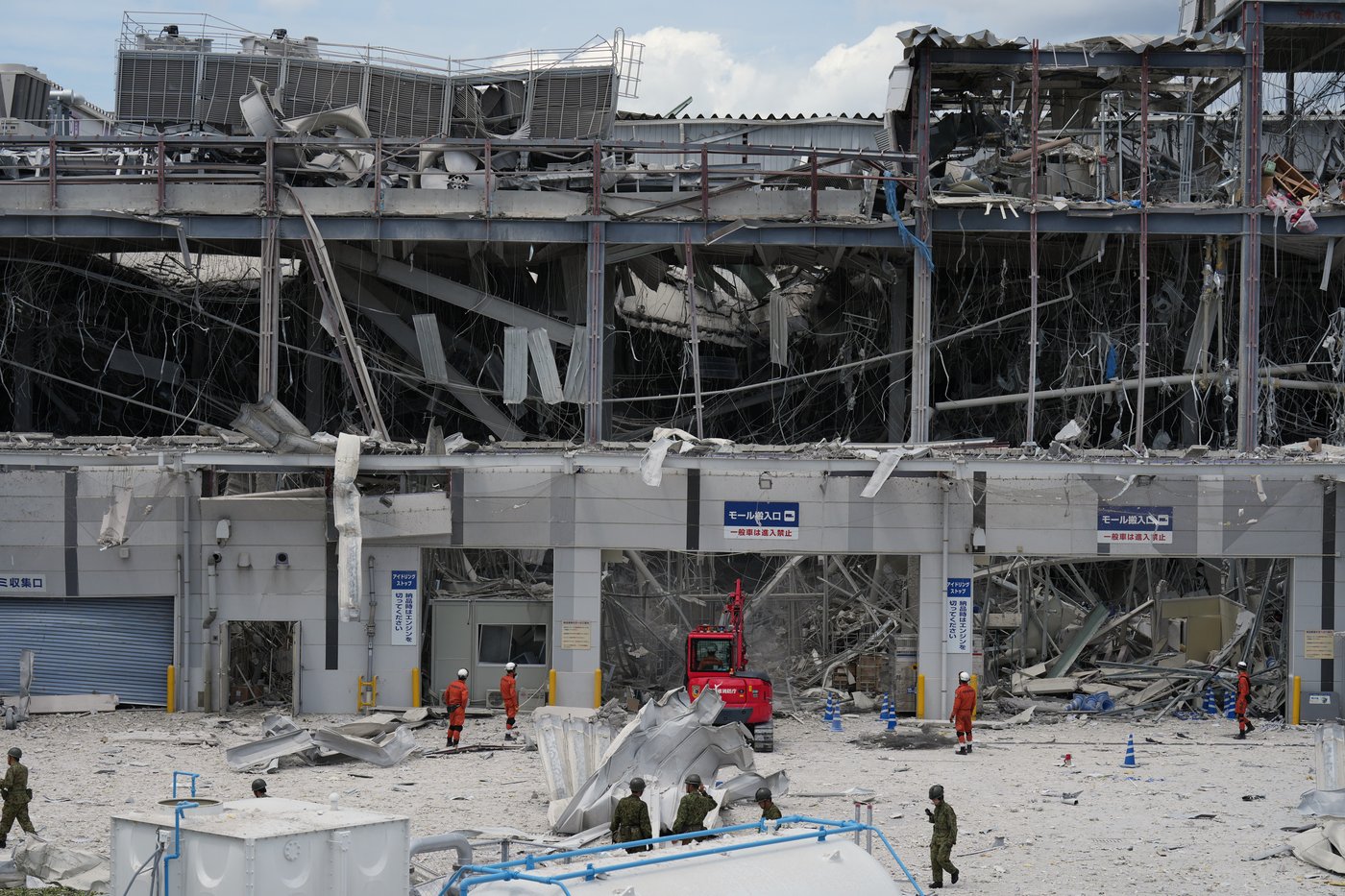Photos show the aftermath of a damaging earthquake in southwestern Japan | iNhome