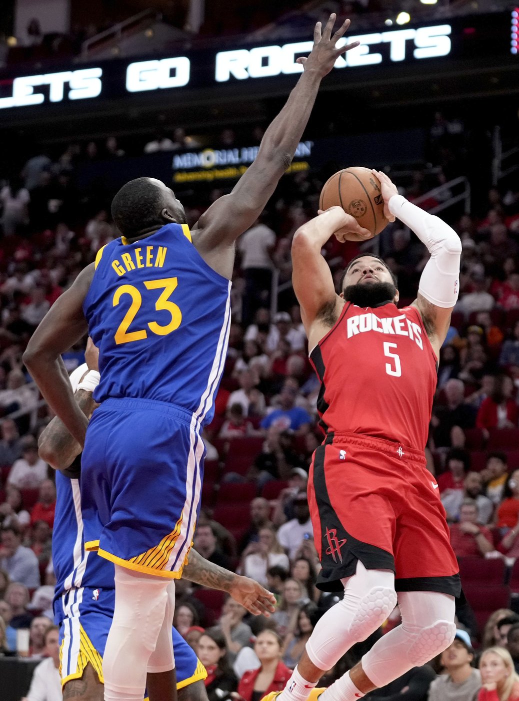 Hield scores 27 points, Warriors outlast Rockets 127-121 in OT after squandering big lead | iNFOnews.ca Hield scores 27 points, Warriors outlast Rockets 127-121 in OT after squandering big lead | iNFOnews.ca
