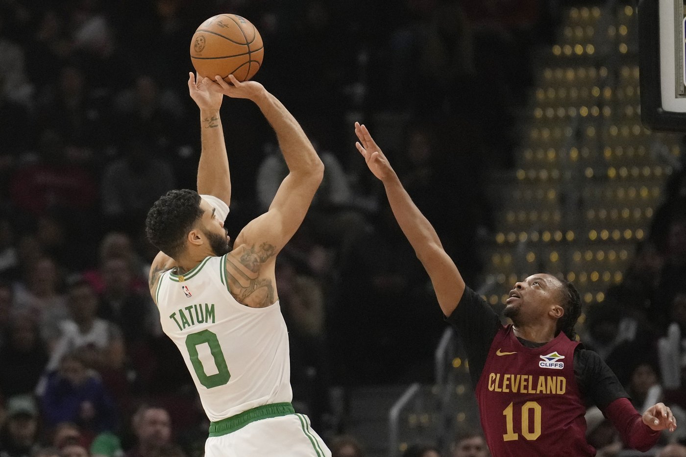Mitchell scores 35, Cavs end Celtics' winning streak with 115-111 win in matchup of East's elite | iNFOnews.ca
