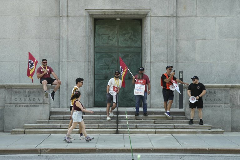 Bank of Canada ordered to stop using replacement workers during strike | iNFOnews.ca