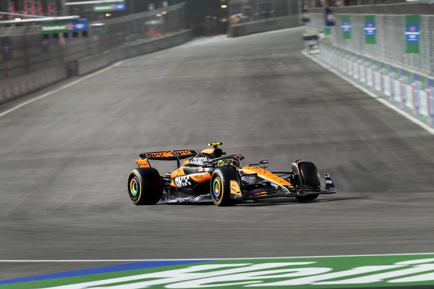 Red Bull makes mistake with rear wing in Las Vegas that could stall Verstappen's title chances | iNFOnews.ca