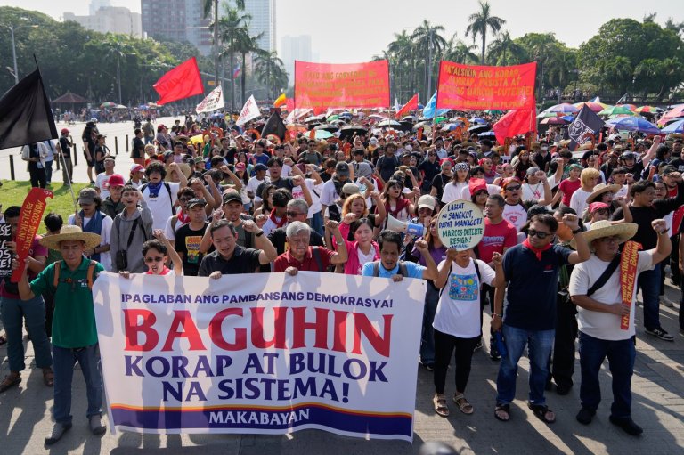 Thousands in Philippines protest corruption and demand return of stolen funds from flood projects | iNFOnews.ca