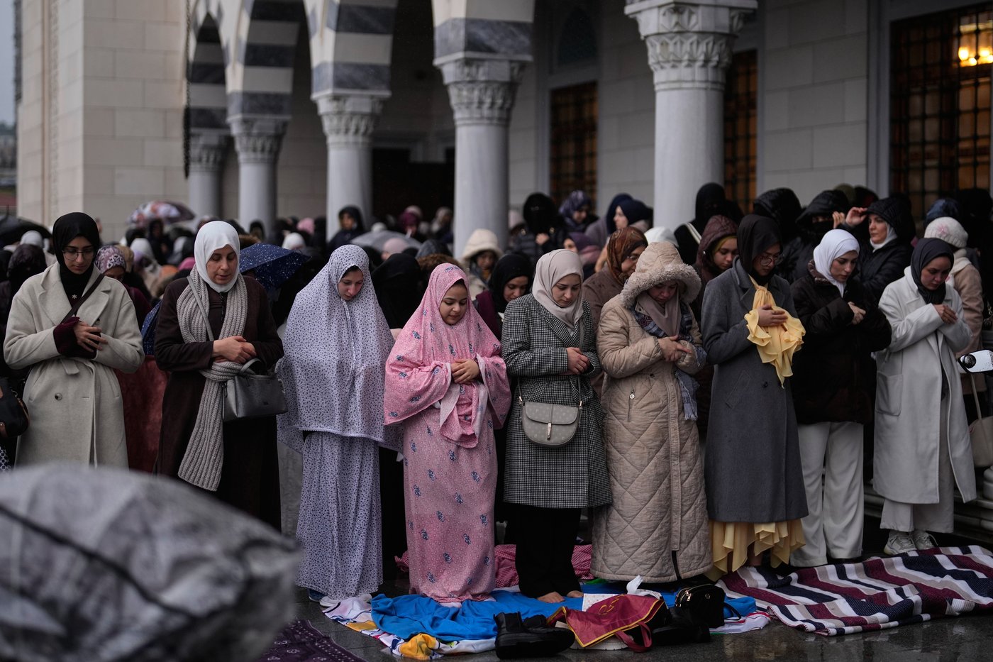A look at celebrations for Eid al-Fitr around the world, in photos | iNFOnews.ca