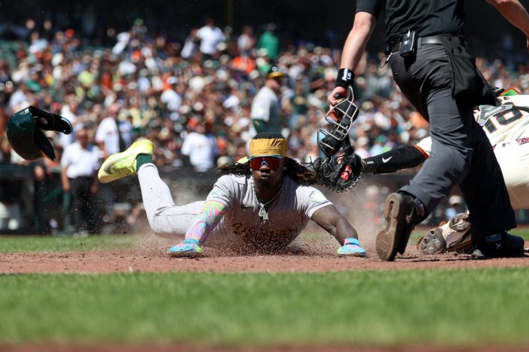 Athletics score 4 times with 2 out in the 9th inning, rally to beat the Giants 9-6 | iNFOnews.ca