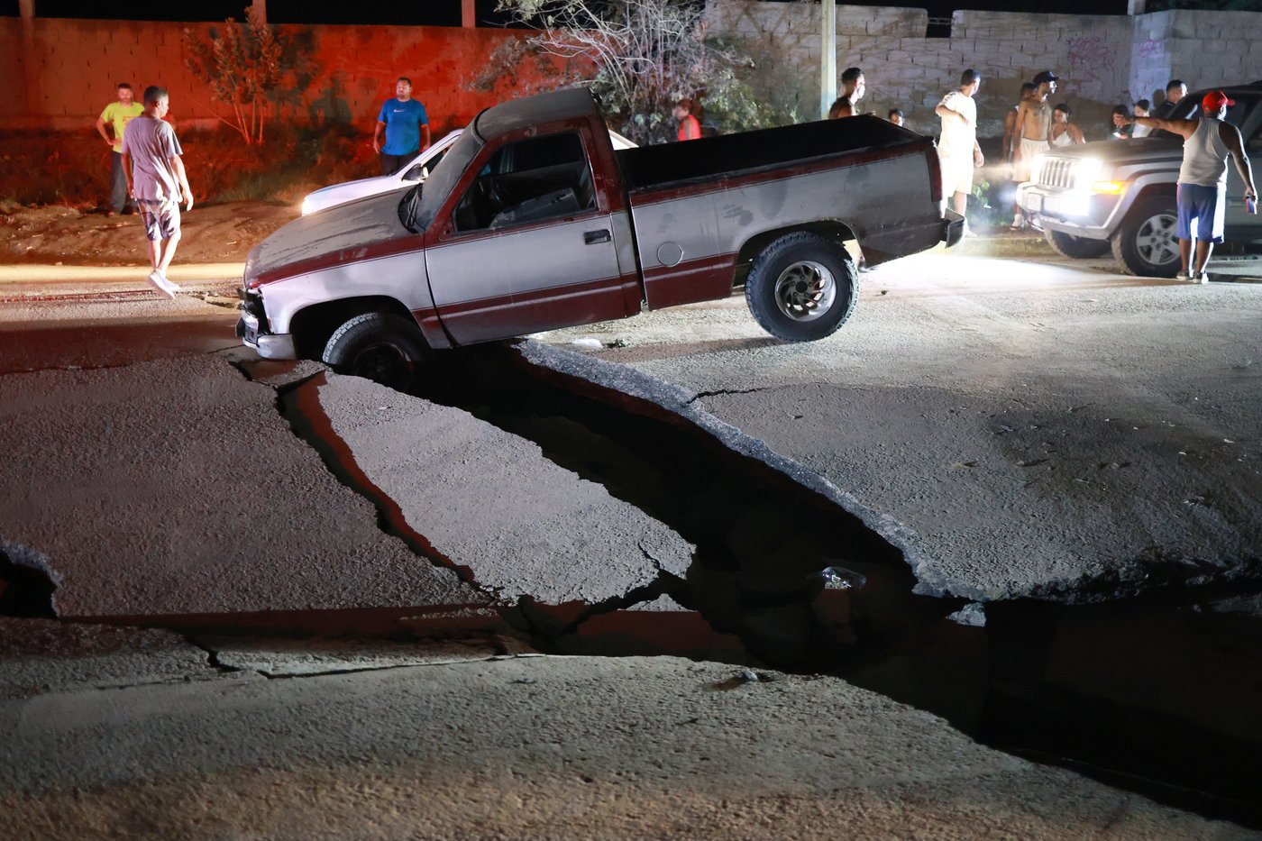 Twin earthquakes strike Venezuela, in photos | iNwheels