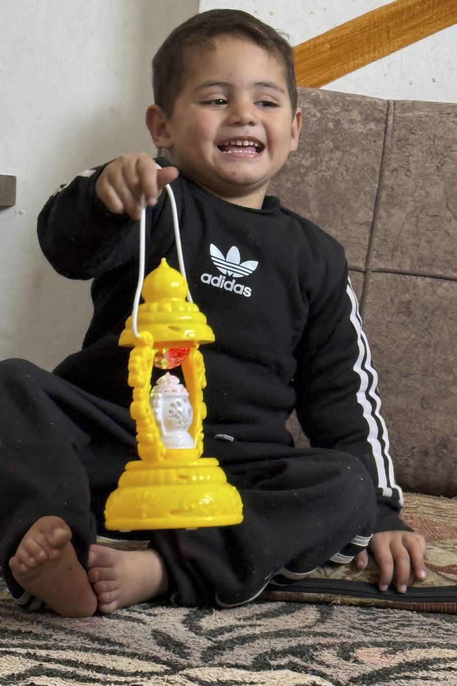 A boy with a brain injury fights for his life in Gaza's decimated health system | iNFOnews.ca