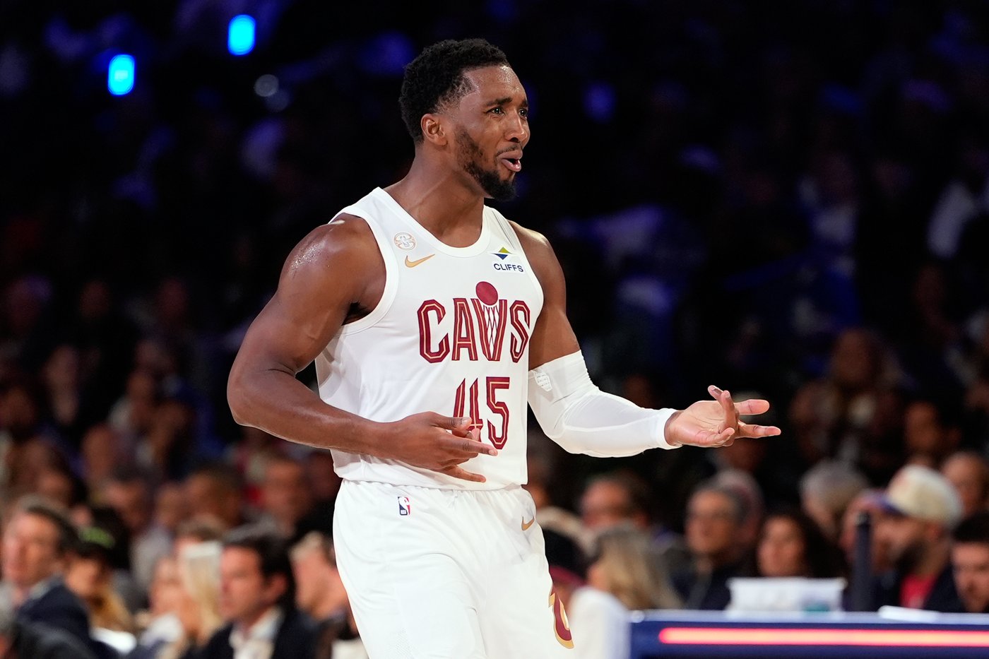 James, Embiid, Maxey spark 76ers' rally from 29 points down in home opener to stun Cavs 114-106 | iNFOnews.ca