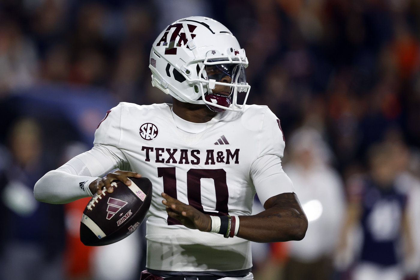 No. 3 Texas and No. 20 Texas renew storied rivalry with high stakes | iNFOnews.ca No. 3 Texas and No. 20 Texas renew storied rivalry with high stakes | iNFOnews.ca