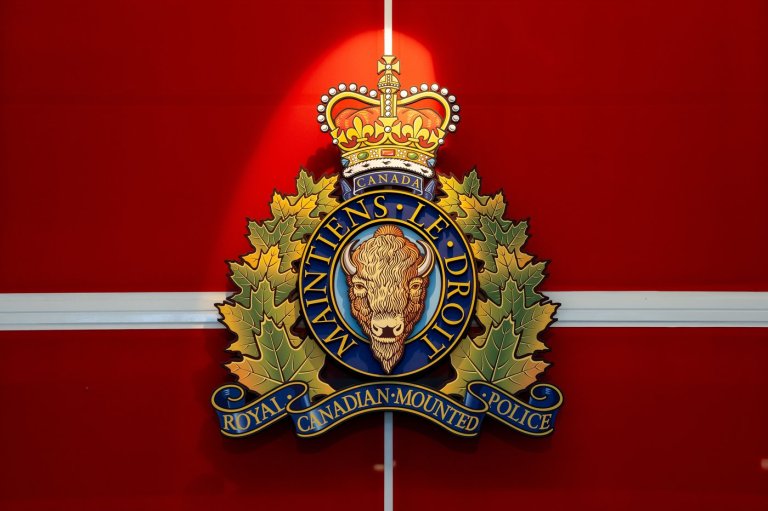 Classes cancelled at Alberta high school after junior hockey players killed in crash | iNFOnews.ca
