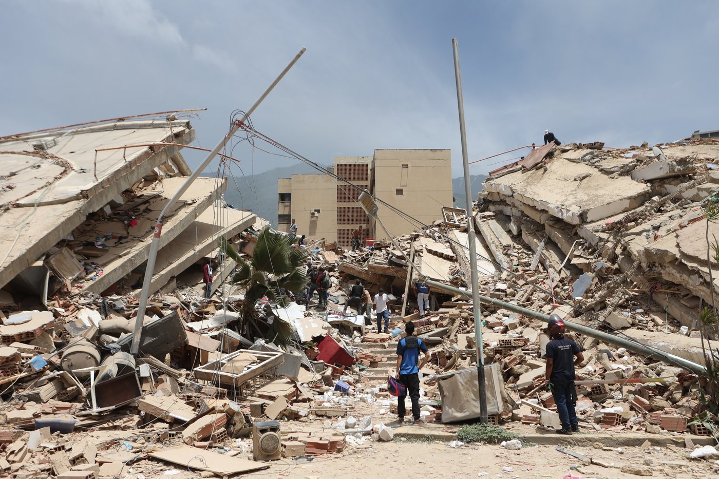 Twin earthquakes strike Venezuela, in photos | iNwheels