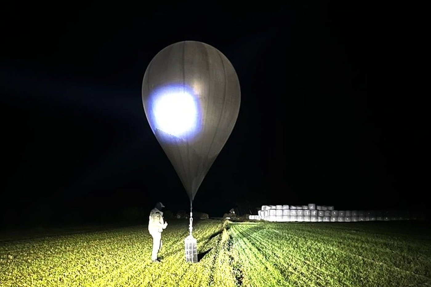 Balloons carrying smuggled cigarettes over Lithuania closed Vilnius Airport for hours | iNFOnews.ca