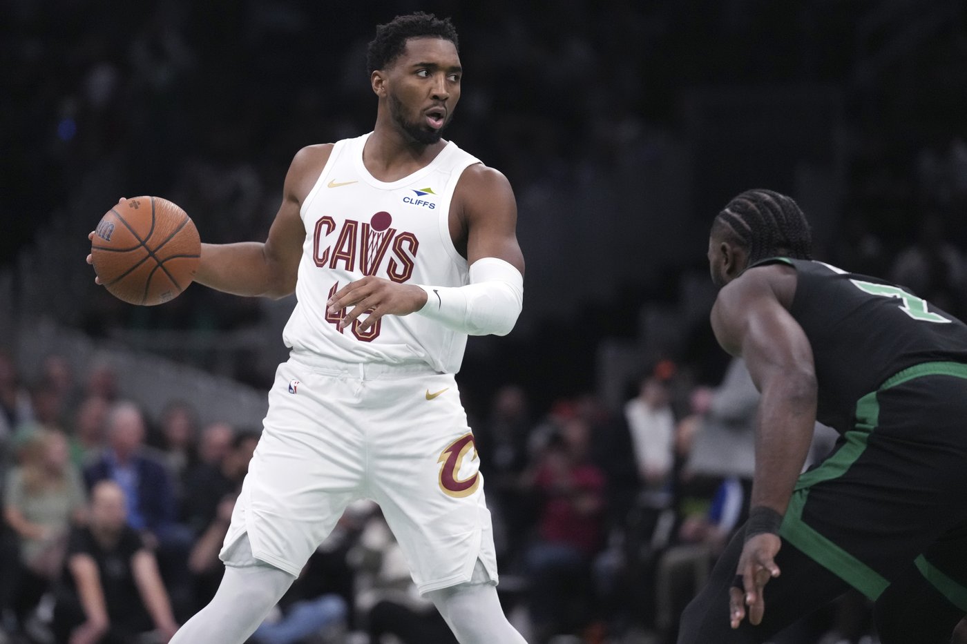Celtics hand Cavaliers first loss of season, winning 120-117 to end Cleveland's 15-game win streak | iNFOnews.ca