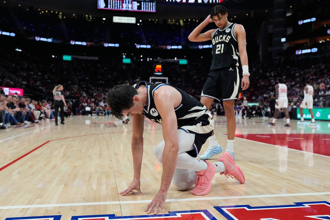 Sheppard scores 27 points on a career-high 9 3s in the Rockets' win over the the Bucks | iNFOnews.ca Sheppard scores 27 points on a career-high 9 3s in the Rockets' win over the the Bucks | iNFOnews.ca