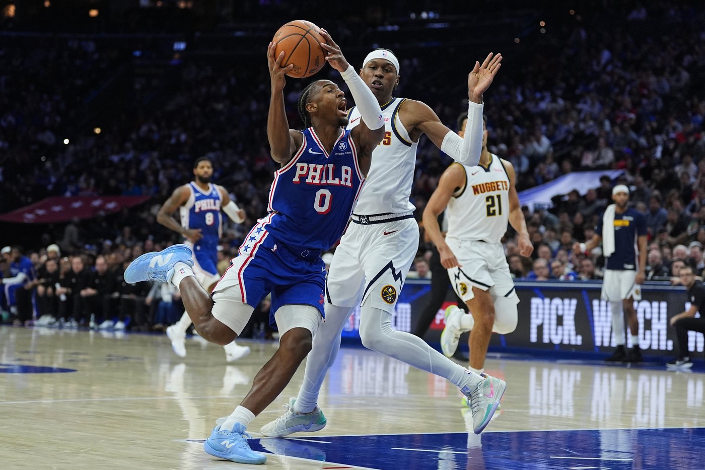 Brown's goaltended layup in OT lifts short-handed Nuggets over 76ers 125-124 | iNFOnews.ca