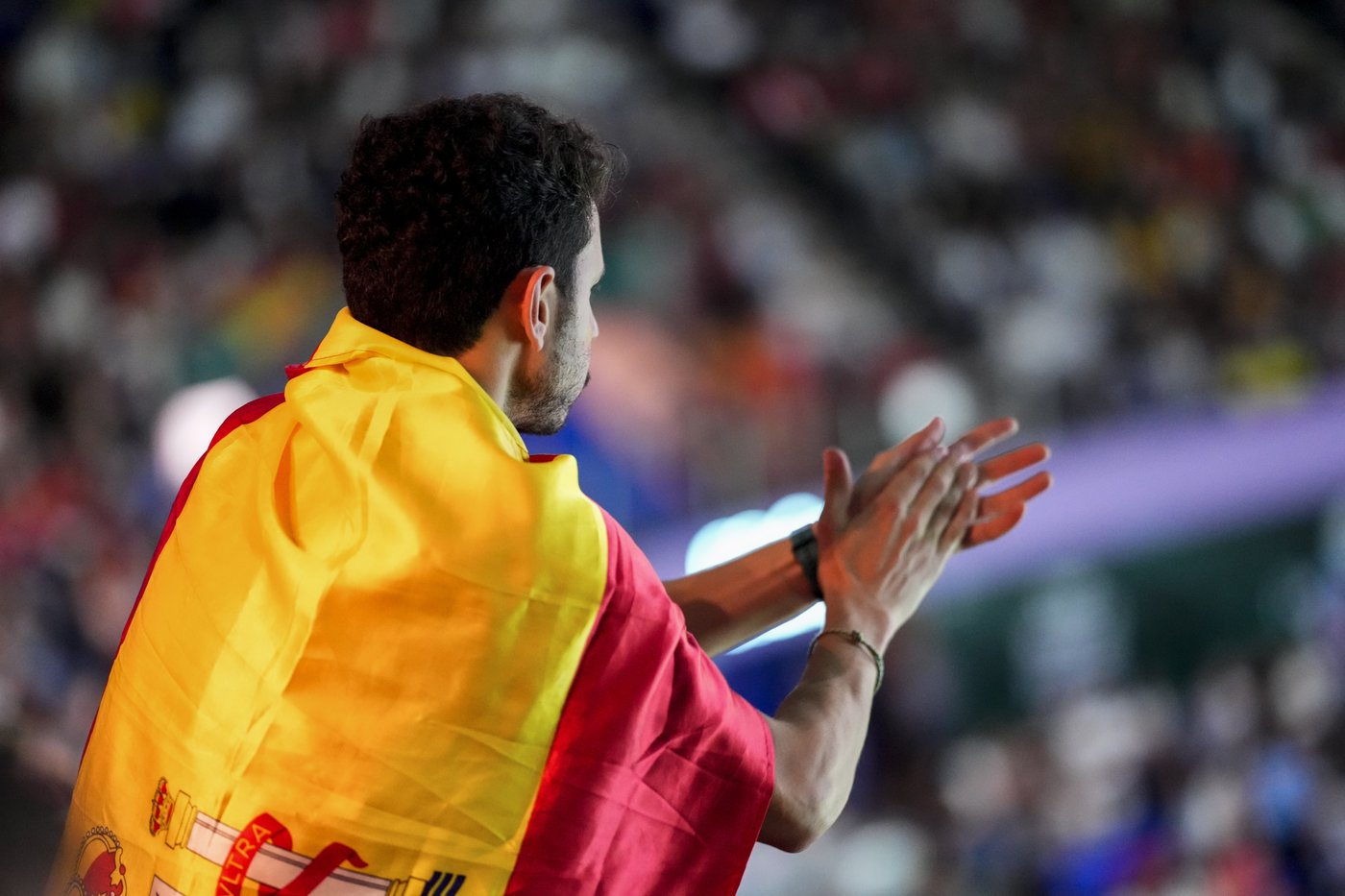 An emotional Rafael Nadal retires at the Davis Cup after he loses and Spain is eliminated | iNFOnews.ca