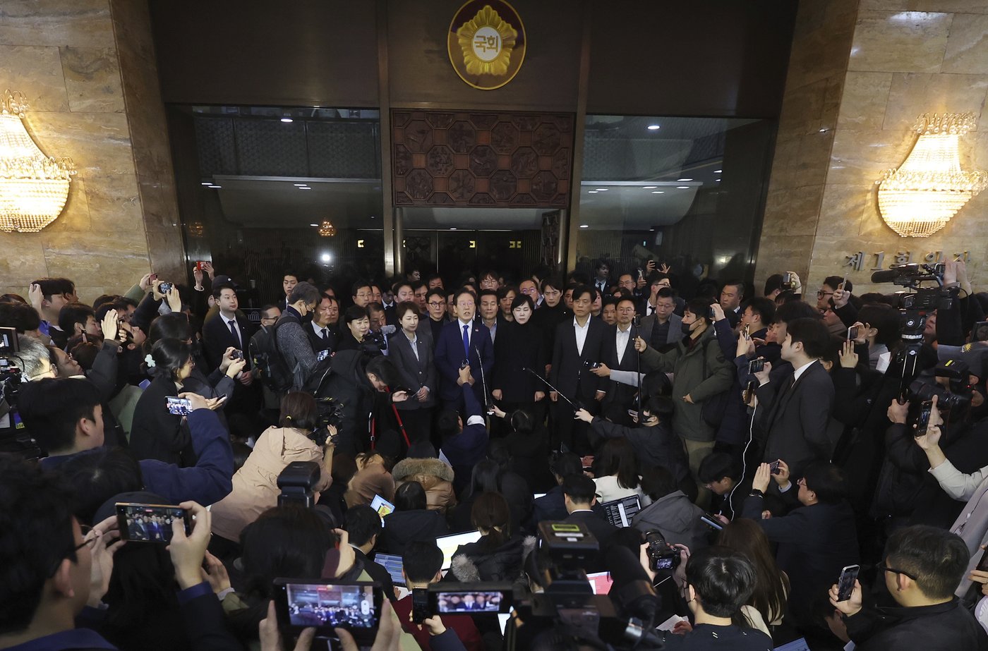 South Korea lifts president's martial law decree after lawmakers reject military rule | iNFOnews.ca