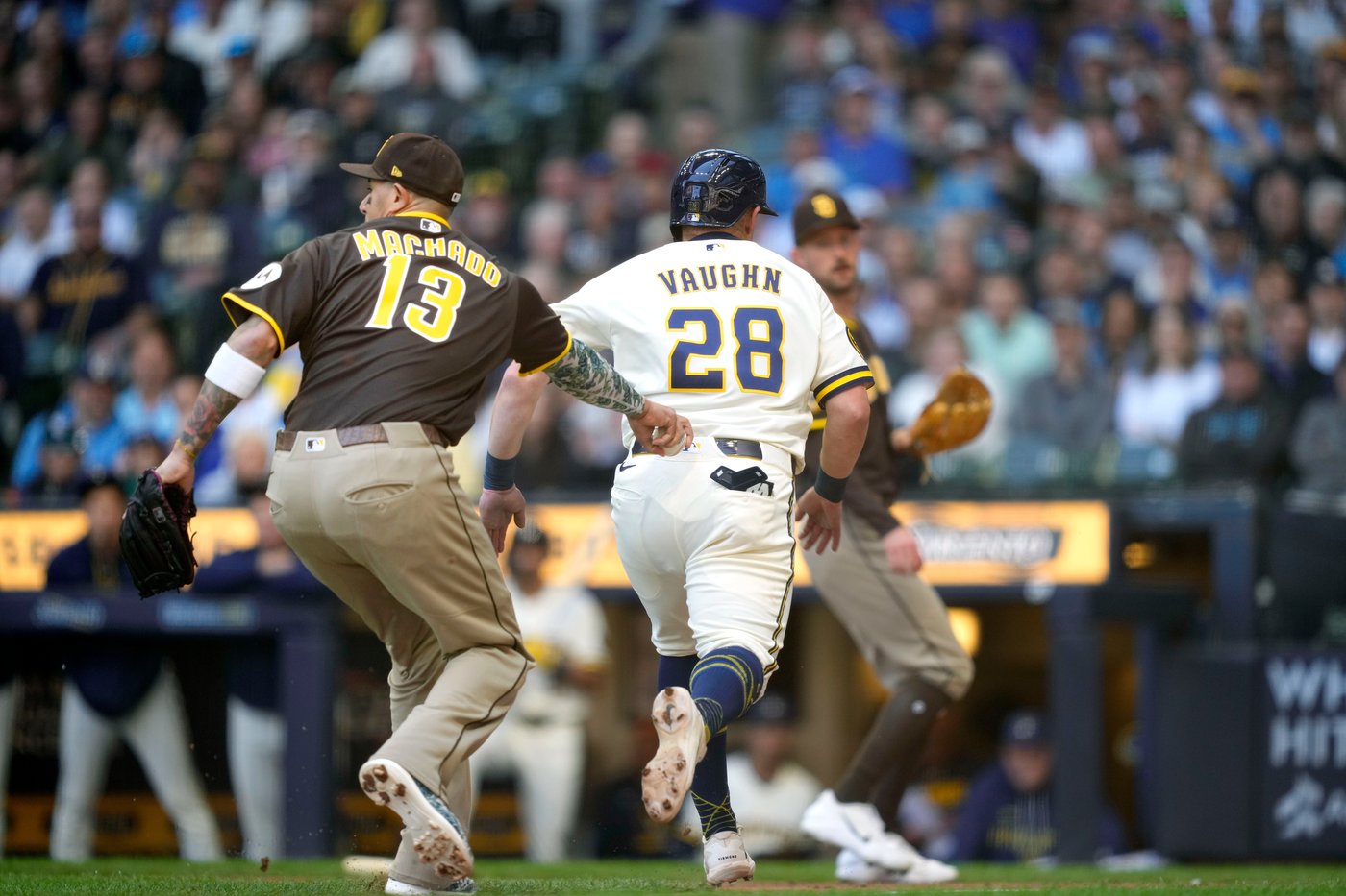 Rengifo has three RBIs and Harrison pitches five shutout innings in Brewers' 7-1 win over Padres | iNFOnews.ca Rengifo has three RBIs and Harrison pitches five shutout innings in Brewers' 7-1 win over Padres | iNFOnews.ca