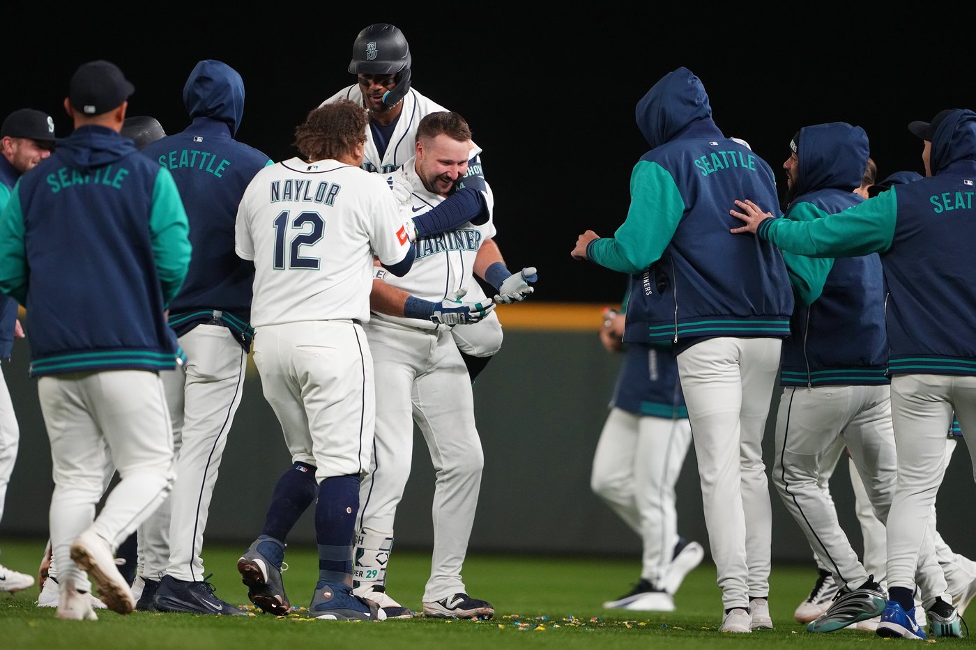 Scuffling 2025 AL MVP runner-up Cal Raleigh comes off the bench to help Mariners beat Yankees | iNFOnews.ca Scuffling 2025 AL MVP runner-up Cal Raleigh comes off the bench to help Mariners beat Yankees | iNFOnews.ca