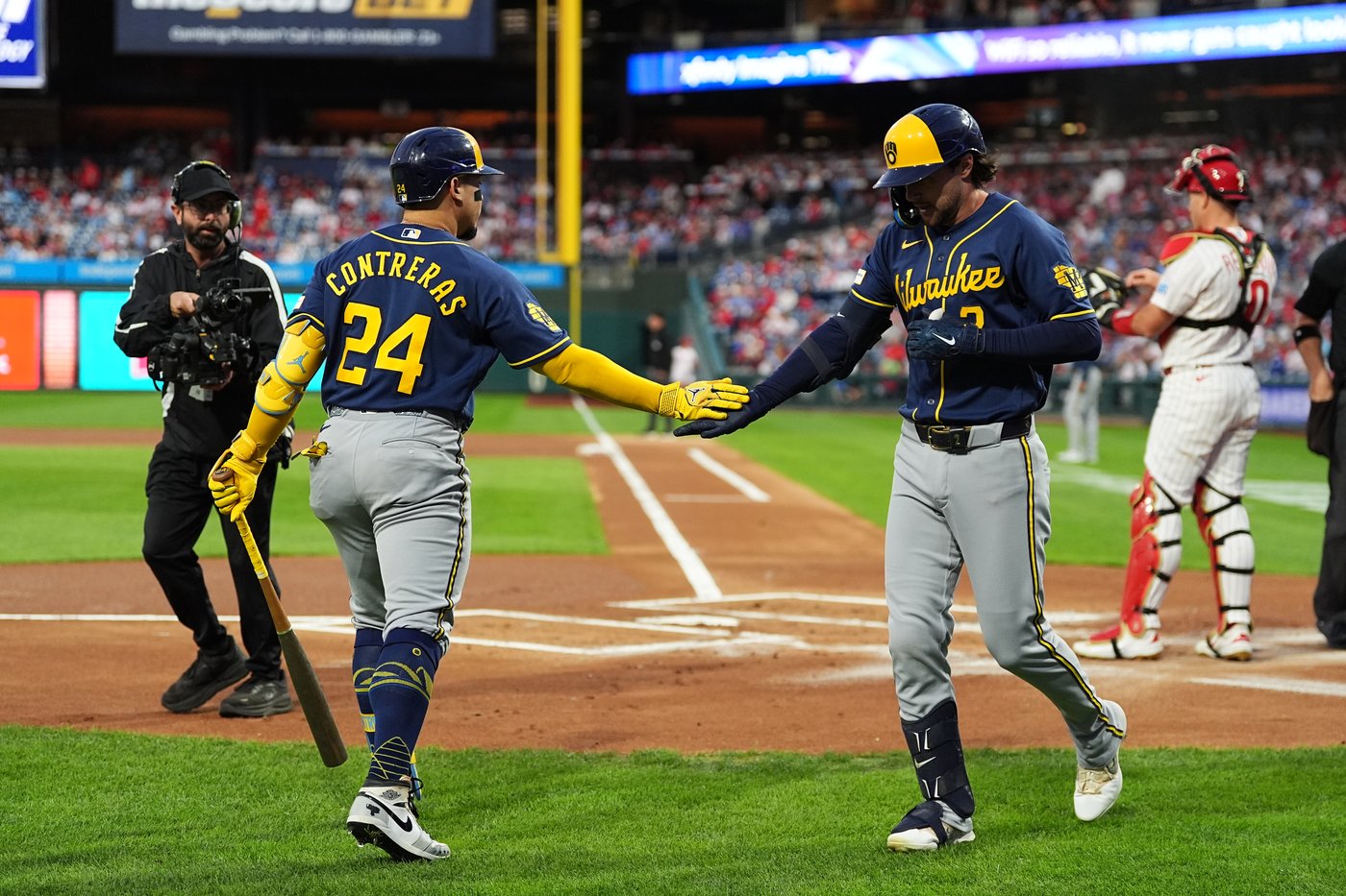 Yelich and Turang homer as Brewers win 99th game and slow Phillies' playoff push | iNFOnews.ca Yelich and Turang homer as Brewers win 99th game and slow Phillies' playoff push | iNFOnews.ca