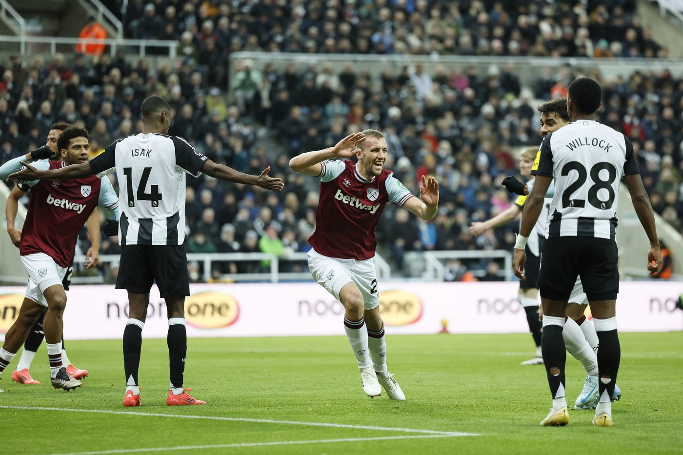 West Ham surprise Newcastle with 2-0 away win | iNFOnews.ca