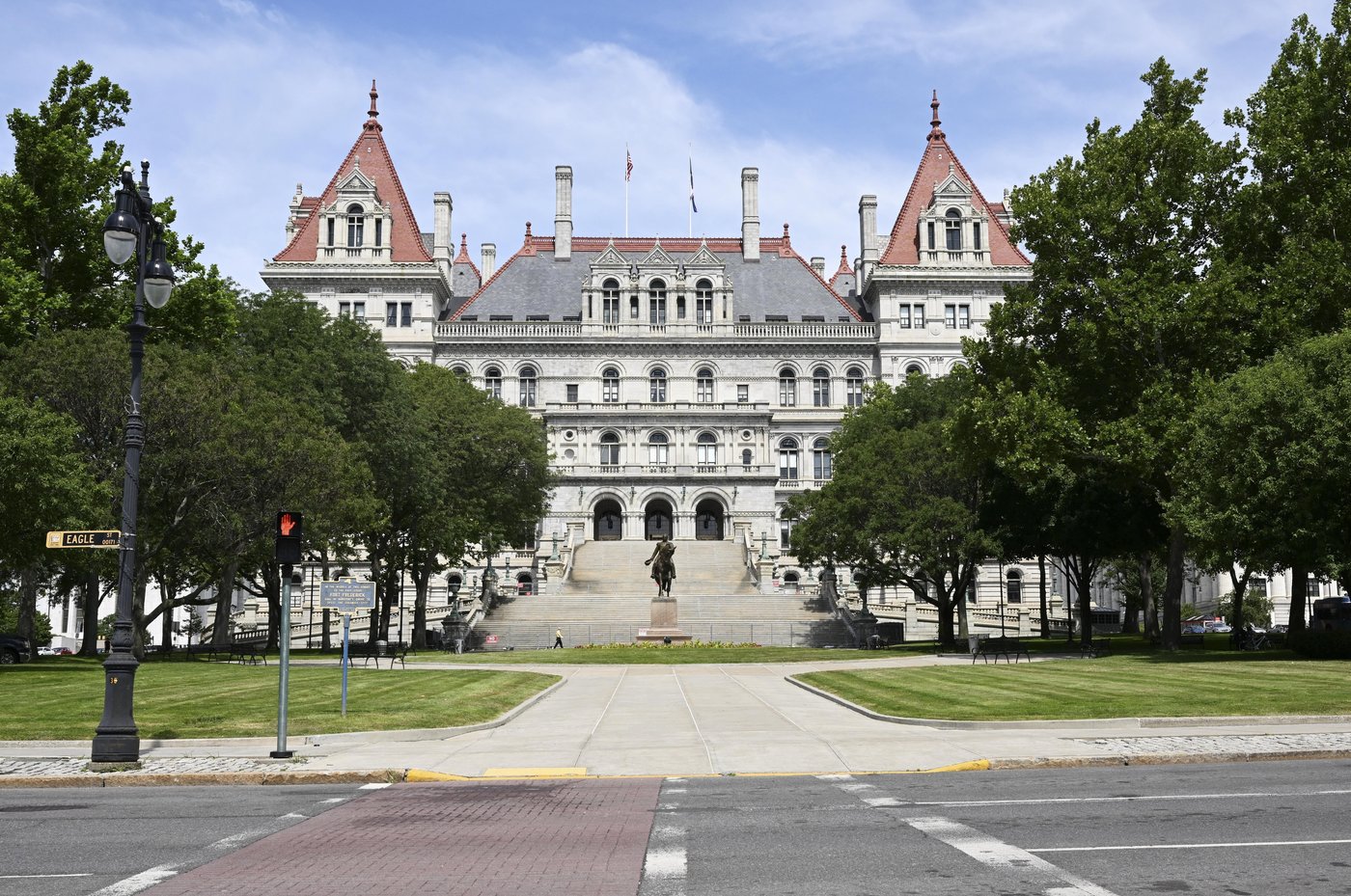 New York bill would make 'masked harassment' a crime | iNFOnews.ca