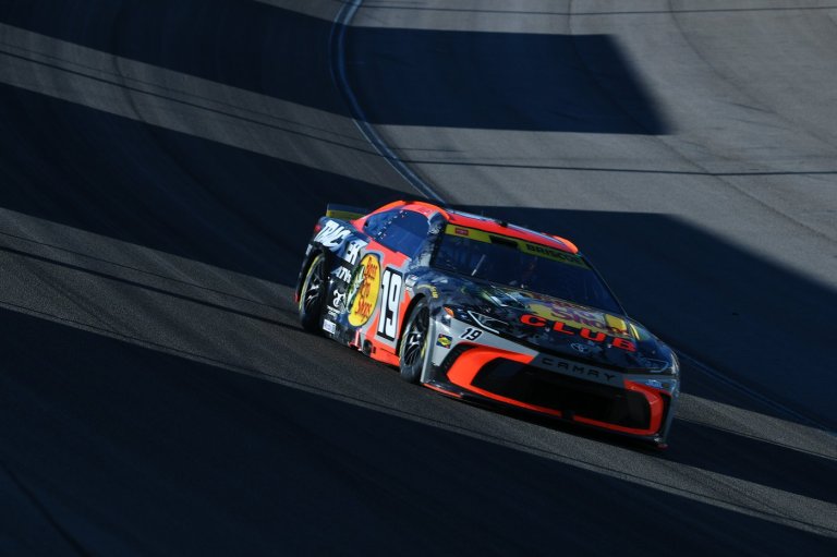 Chase Briscoe fends off Kyle Larson’s last-lap surge to win in Las Vegas | iNFOnews.ca