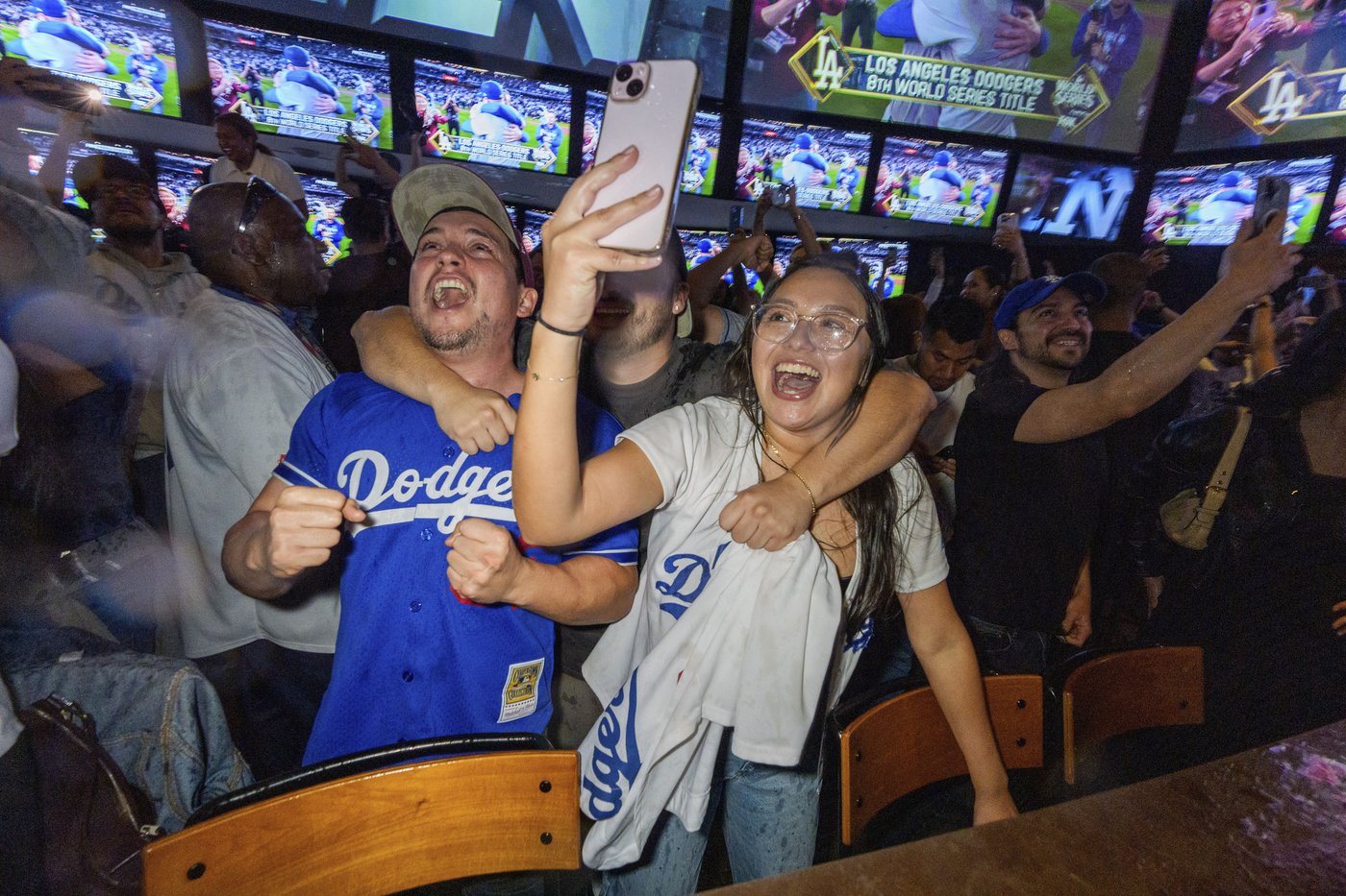 PHOTO COLLECTION: World Series Reax | iNFOnews.ca PHOTO COLLECTION: World Series Reax | iNFOnews.ca