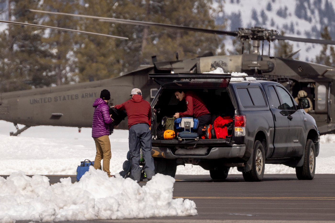 Crews recover bodies of 9 backcountry skiers days after California avalanche | iNFOnews.ca