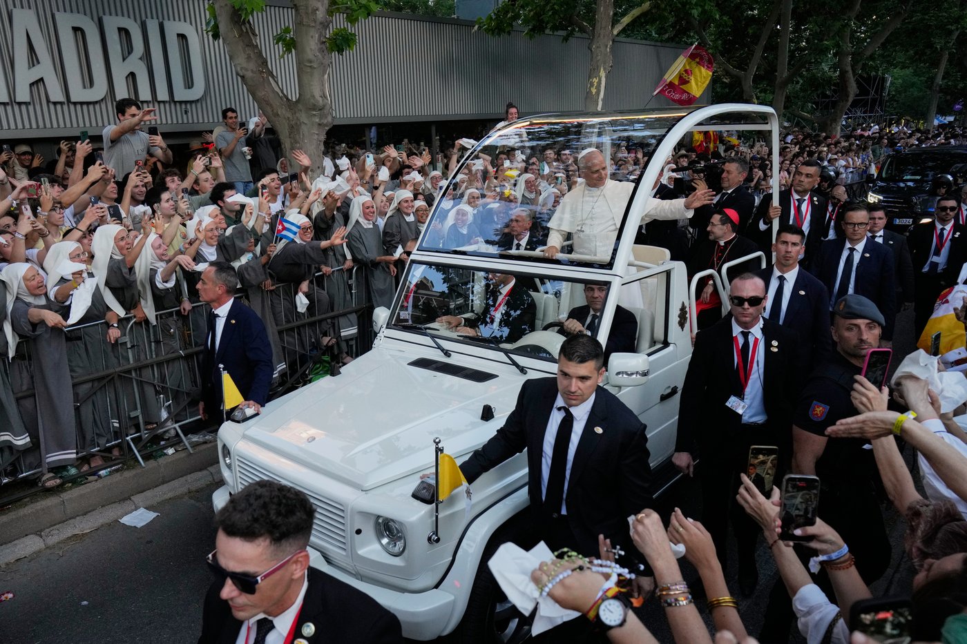 Pope's Mass in Spain features iconic procession along flower-carpeted route in sign of popular piety | iNFOnews.ca