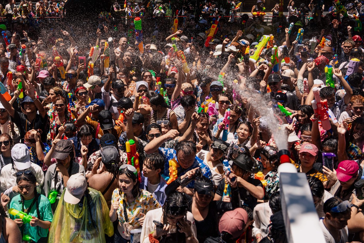 People spray water to celebrate the Thai New Year during the Songkran festival, in photos | iNFOnews.ca